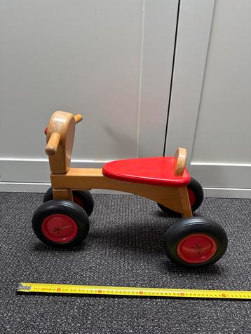 Houten Vierwieler beschikbaar voor biedingen