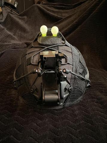 Zwarte FAST helm kevlar aramide scherf kogelwerend NIJ IIIA