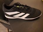 Zaalvoetbalschoenen - Te Klein, Ophalen of Verzenden, Adidas, Gedragen, Sportschoenen