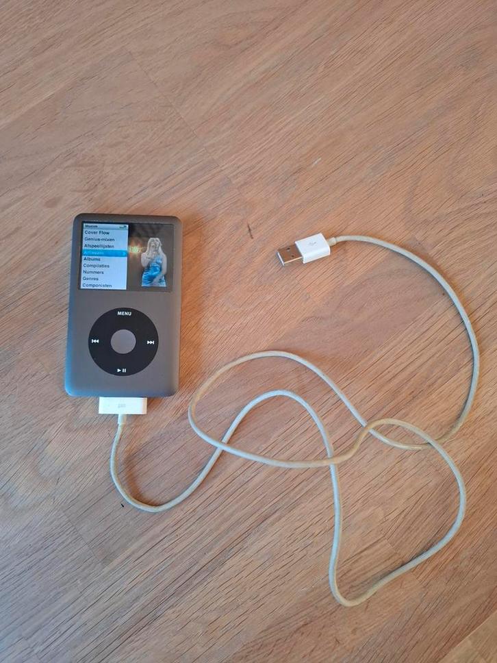 Zilveren iPod Classic 160GB serie nr 8L1173P09ZU, Audio, Tv en Foto, Mp3-spelers | Apple iPod, Gebruikt, Classic, 40 GB en meer