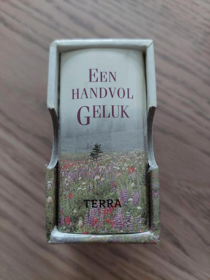 Een handvol geluk, een Helen Exley geschenkboekje, Boeken, Overige Boeken, Zo goed als nieuw, Ophalen of Verzenden