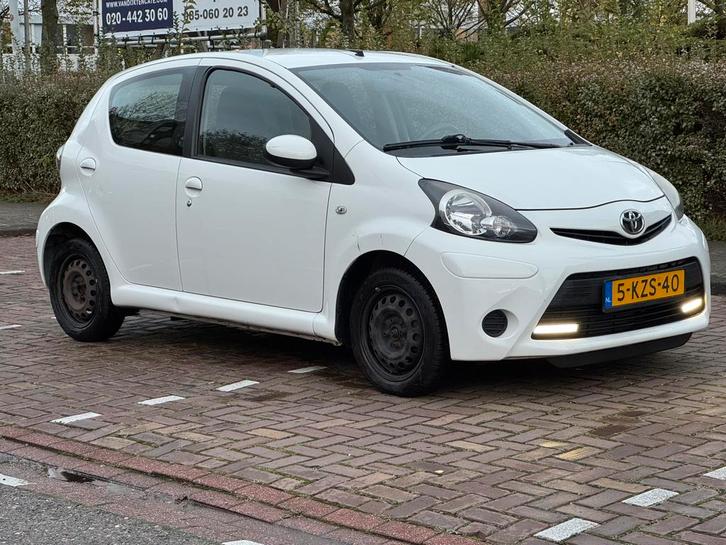 Toyota Aygo 1.0 12V Vvt-i 5DRS 2013 Wit AIRCO|ELEKTR RAAM, Auto's, Toyota, Bedrijf, Aygo, ABS, Airbags, Airconditioning, Bluetooth