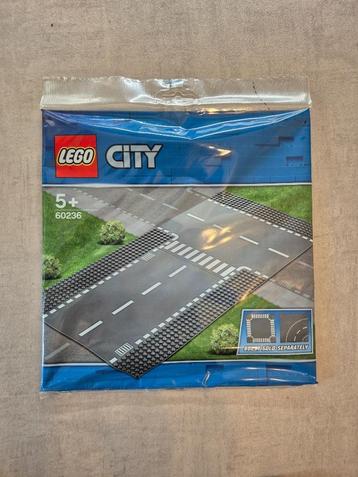 LEGO 60236 Straight and T-junction Nieuw! beschikbaar voor biedingen