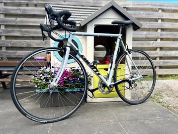 Giant wielren fiets  beschikbaar voor biedingen