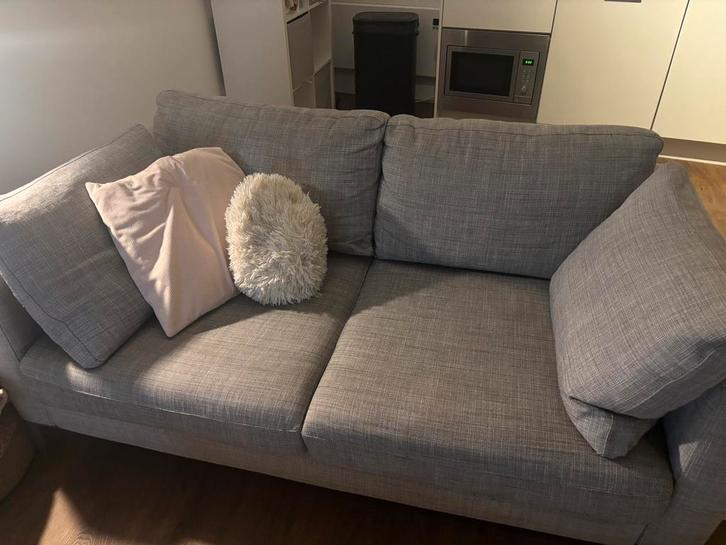 IKEA Karlstad bank – lichtgrijs – 160 cm, Huis en Inrichting, Banken | Bankstellen, Zo goed als nieuw, Rechte bank, Tweepersoons