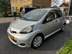 Toyota Aygo 1.0 12V Vvt-i 5DRS 2011 Grijs met airco, Auto's, Voorwielaandrijving, 4 stoelen, 68 pk, Origineel Nederlands