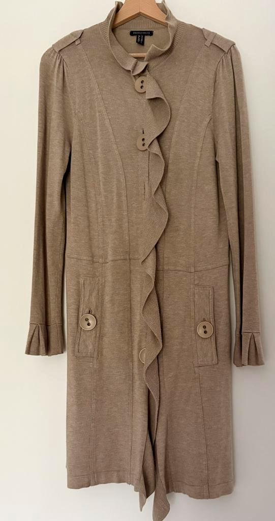 Mooi vest van Question? maat M met details, Kleding | Dames, Truien en Vesten, Zo goed als nieuw, Maat 38/40 (M), Beige, Ophalen of Verzenden
