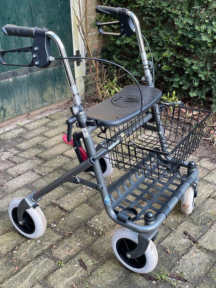 2x mooie rollators, Diversen, Rollators, Zo goed als nieuw, Lichtgewicht, Opvouwbaar, Ophalen