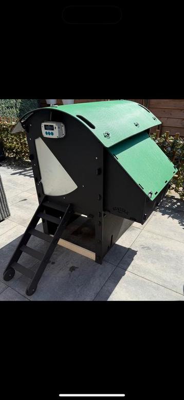 Prachtig en nagenoeg nieuw Nestrea kippenhok! beschikbaar voor biedingen