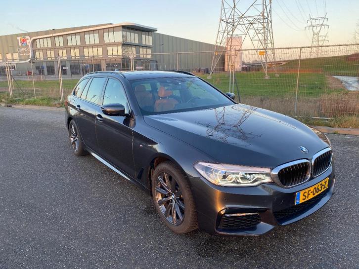 BMW 520D Touring M-sport 2018 - panoramadak - head-up, Auto's, BMW, Particulier, 5-Serie, Achteruitrijcamera, Adaptieve lichten