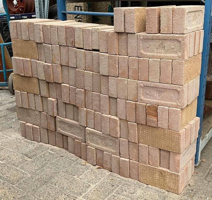 145 st. Wienerberger. Haaften bakstenen vormbak waalformaat, Doe-het-zelf en Verbouw, Metselstenen, Nieuw, Bakstenen, Ophalen
