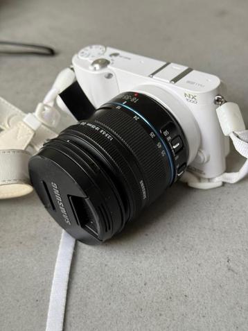 Samsung NX1000 + 18-55MM Lens (Samsung) beschikbaar voor biedingen