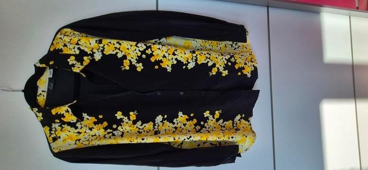 Blouse met gele bloemen, maat 44, Kleding | Dames, Blouses en Tunieken, Zo goed als nieuw, Maat 42/44 (L), Geel, Ophalen of Verzenden