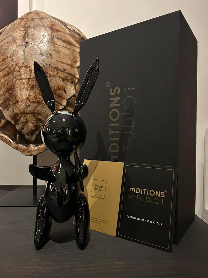 Editions Studio Art Rabbit L - Graphite Black NIEUW, Antiek en Kunst, Kunst | Designobjecten, Ophalen of Verzenden