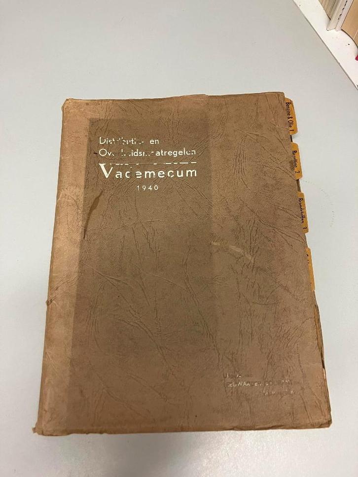 Distributie en overheidsmaatregelen Vademecum 1940, Antiek en Kunst, Antiek | Boeken en Bijbels, Ophalen of Verzenden