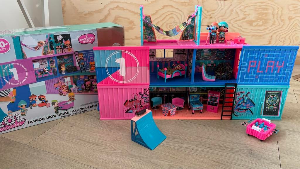 LOL Surprise Clubhuis met doos, Ophalen of Verzenden, Zo goed als nieuw, Poppenhuis