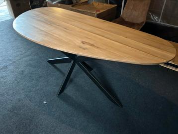 Organische eiken eettafel 180cm en 210cm direct uit voorraad beschikbaar voor biedingen