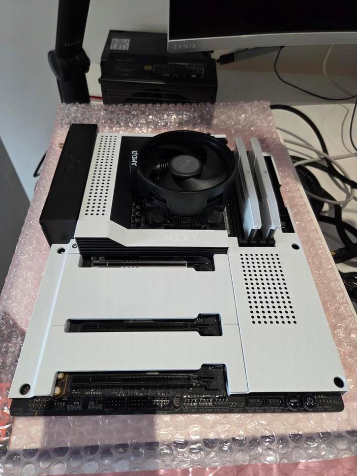 NZXT B650E + amd ryzen 7600 + 32gb ddr5 rgb white, Computers en Software, Moederborden, Zo goed als nieuw, AMD, DDR5, Ophalen of Verzenden