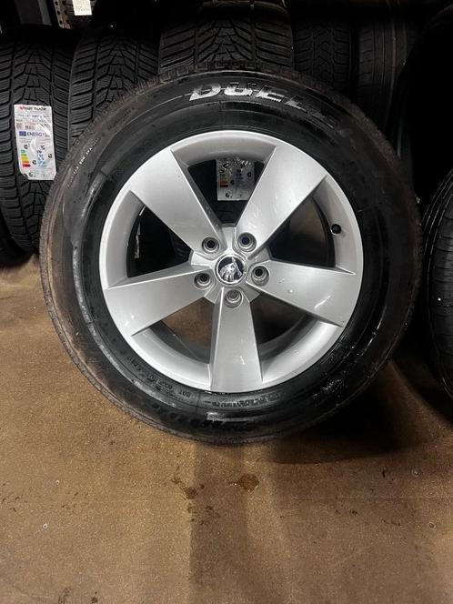 Originele Skoda 17 inch lichtmetalen velgen met zomerbanden, Auto-onderdelen, Banden en Velgen, Banden en Velgen, Zomerbanden