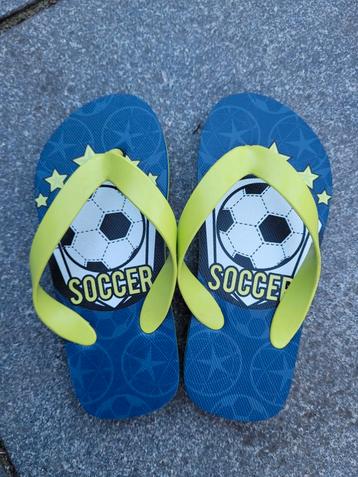 Voetbal Slippers Maat 29 beschikbaar voor biedingen
