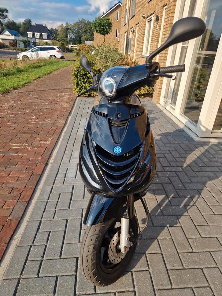 Piaggio Zip 4T - Zeer Netjes!, Fietsen en Brommers, Snorfietsen en Snorscooters, Gebruikt, Piaggio, Benzine, Ophalen of Verzenden