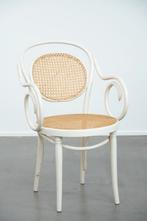 Vintage witte bistro stoel met armleuningen in Thonet stijl, Huis en Inrichting, Stoelen, Ophalen, Riet of Rotan, Thonet, Vintage