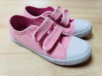 Gymschoen maat 32 roze beschikbaar voor biedingen