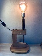 Lamp gemaakt van een oude houten lijmklem lijmtang, Ophalen of Verzenden, Gebruikt, Hout, 50 tot 75 cm