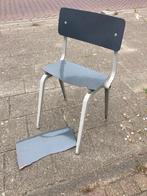 Friso kramer theater revolt stoel gebroken zitvlak, Huis en Inrichting, Stoelen, Ophalen, Metaal, Gebruikt, Eén
