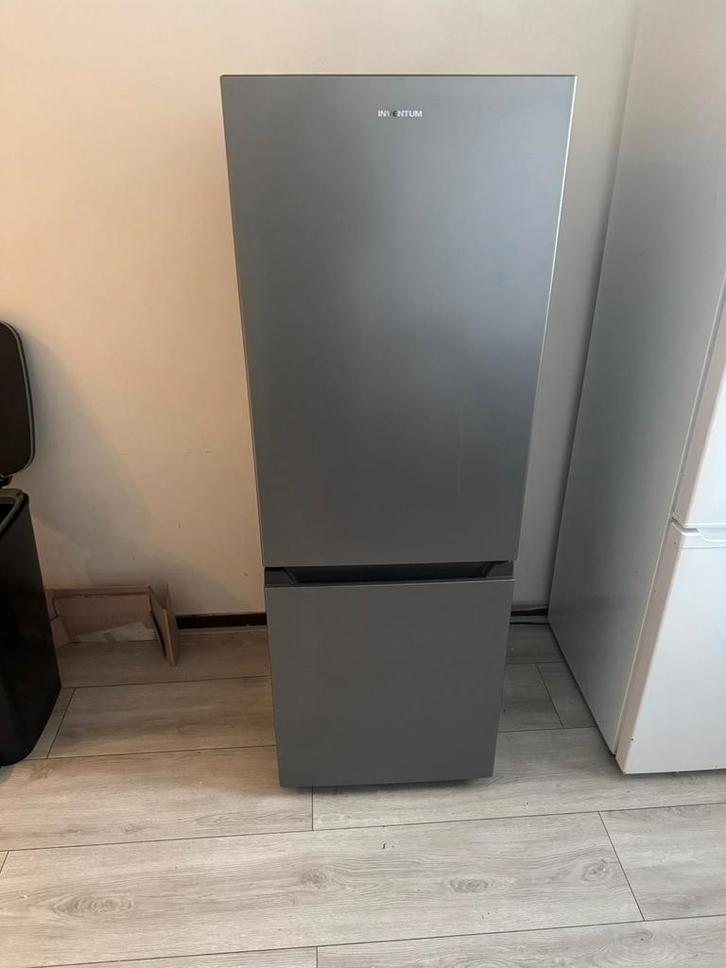 Iventum Koel-vriescombinatie Zilver – €175,-, Witgoed en Apparatuur, Koelkasten en IJskasten, Gebruikt, Met aparte vriezer, 200 liter of meer