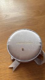 Minitials 18 karaats letter E, Sieraden, Tassen en Uiterlijk, Ophalen of Verzenden, Zo goed als nieuw, Goud