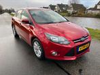 Ford Focus 1.0 Ecoboost 92KW 5D 2014 NIEUWE DISTRI, TREKHAAK, Auto's, Ford, 635 kg, Origineel Nederlands, Handgeschakeld, 3 cilinders