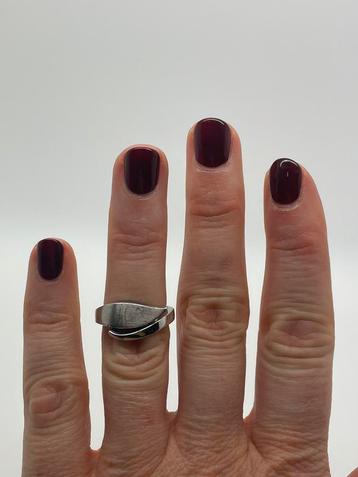 A293 Prachtige zilveren modernist ring maat 16,5 beschikbaar voor biedingen