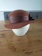 Warm bruin kerk hoedje 55 cm, Kleding | Dames, 55 cm (S, 6⅞ inch) of minder, Hoed, Ophalen of Verzenden, Zo goed als nieuw