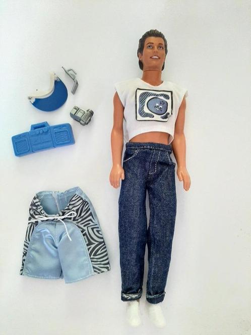 barbie Ken met radio en accessoires, retro, Kinderen en Baby's, Speelgoed | Poppen, Gebruikt, Barbie, Ophalen of Verzenden