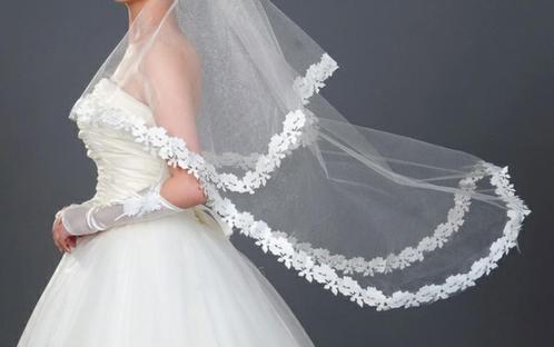 Nieuw, bruidssluier, wit met bloemenrand. 1.5 meter., Sieraden, Tassen en Uiterlijk, Overige Accessoires, Nieuw, Ophalen of Verzenden