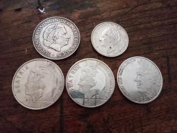 5 zilveren munten N.L. beschikbaar voor biedingen