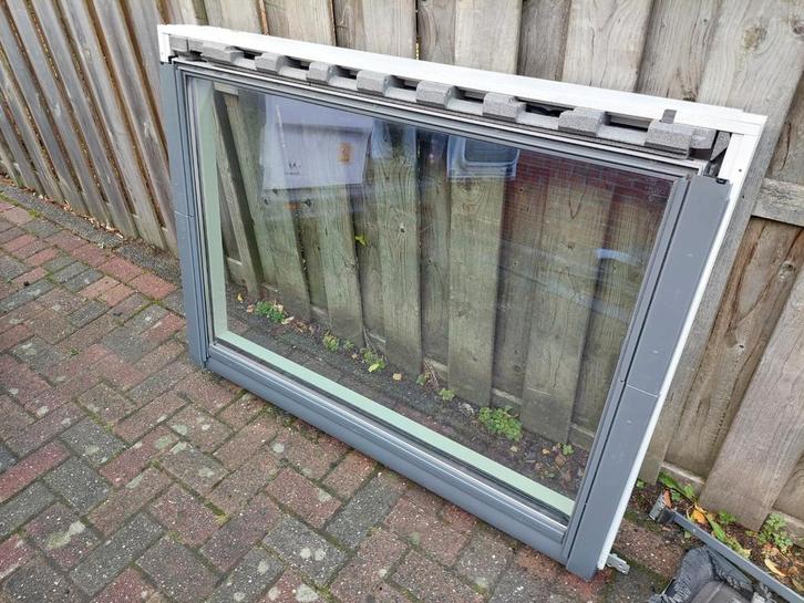 Enkele ggl en ggu velux dakramen uk 04 134x98 cm met gootstu, Doe-het-zelf en Verbouw, Glas en Ramen, Zo goed als nieuw, Dakraam