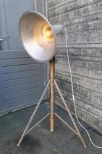 Een unieke karakteristieke industriële vloerlamp., Ophalen, Zo goed als nieuw, Metaal, 100 tot 150 cm