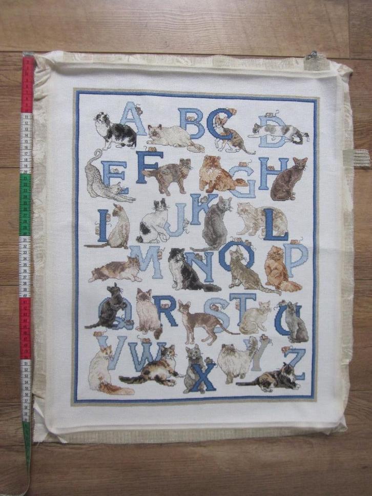Geborduurd schilderij alfabet ABC met katten - poezen, Hobby en Vrije tijd, Borduren en Borduurmachines, Zo goed als nieuw, Onderdeel of Toebehoren