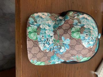 Gucci pet beschikbaar voor biedingen