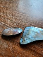 Twee Broches van Parelmoer, Overige materialen, 4 tot 7 cm, Gebruikt, Overige kleuren