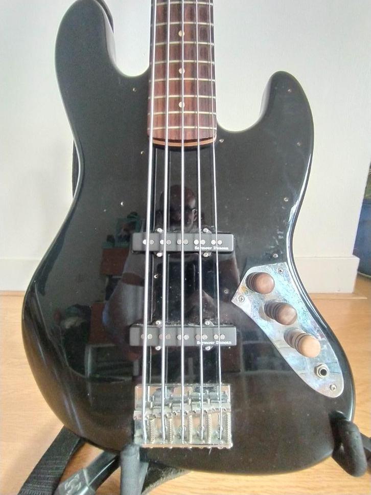 Modified Squier Affinity V 5 string bass, Muziek en Instrumenten, Snaarinstrumenten | Gitaren | Bas, Gebruikt, Elektrisch, 5-snarig