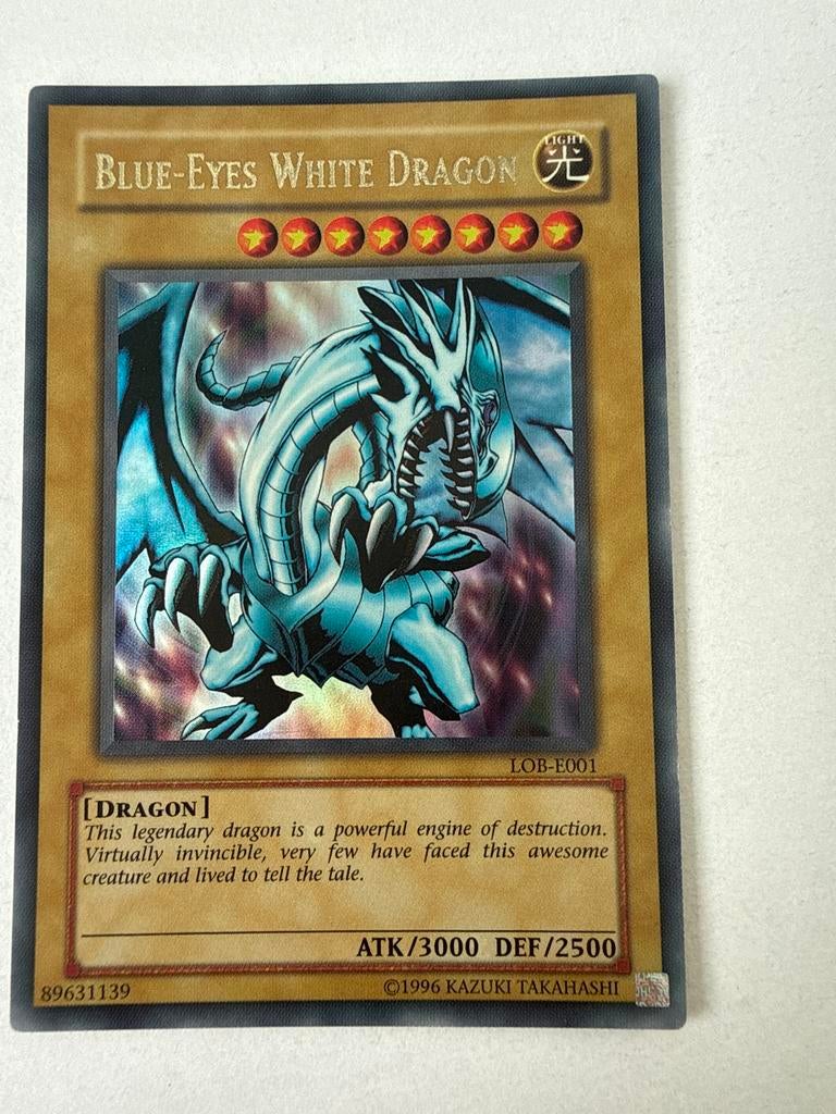Blue-Eyes White Dragon - LOB-E001 Yu-Gi-Oh! Kaart, Hobby en Vrije tijd, Verzamelkaartspellen | Yu-gi-Oh!, Verzenden, Gebruikt