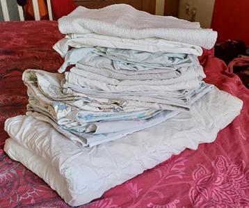 Pakket linnengoed voor ledilant beschikbaar voor biedingen