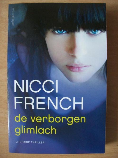 De verborgen glimlach - Nicci French - literaire thriller, Boeken, Thrillers, Zo goed als nieuw, Ophalen of Verzenden