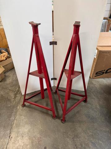 2 Koni steunen brug 3,5 ton rood (Nr: 1968) beschikbaar voor biedingen