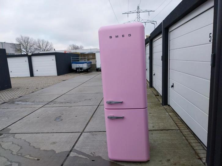 Prachtige roze SMEG koelkast  fab32, Witgoed en Apparatuur, Koelkasten en IJskasten, Zo goed als nieuw, Met vriesvak, 200 liter of meer