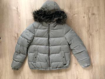 Dames winterjas beschikbaar voor biedingen