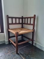 Antieke hoekstoel met rieten zitting, Huis en Inrichting, Stoelen, Antiek, Riet of Rotan, Gebruikt, Bruin